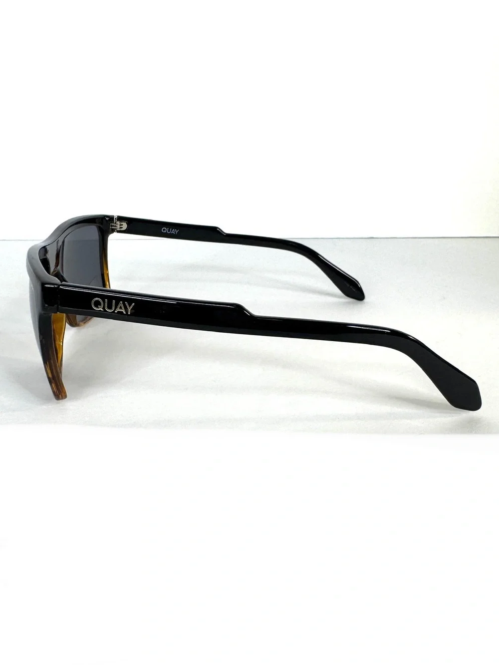 QUAY Australia Let it Run Polarized Sunglasses Black Tortoise Rare